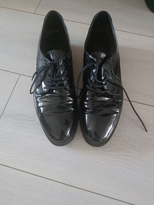 Vând pantofi dama