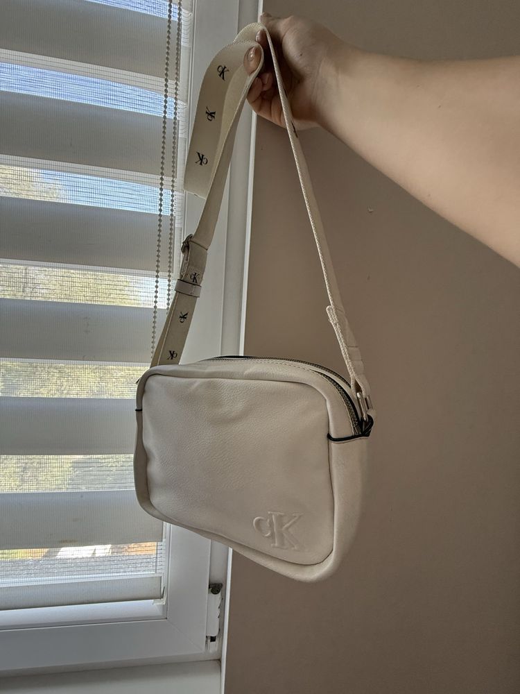 Calvin Klein чанта