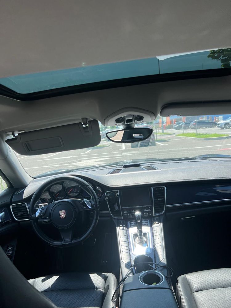 Porsche Panamera 2013 Platinum Edition