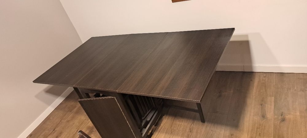 Vând masă cu 6 scaune pliabile