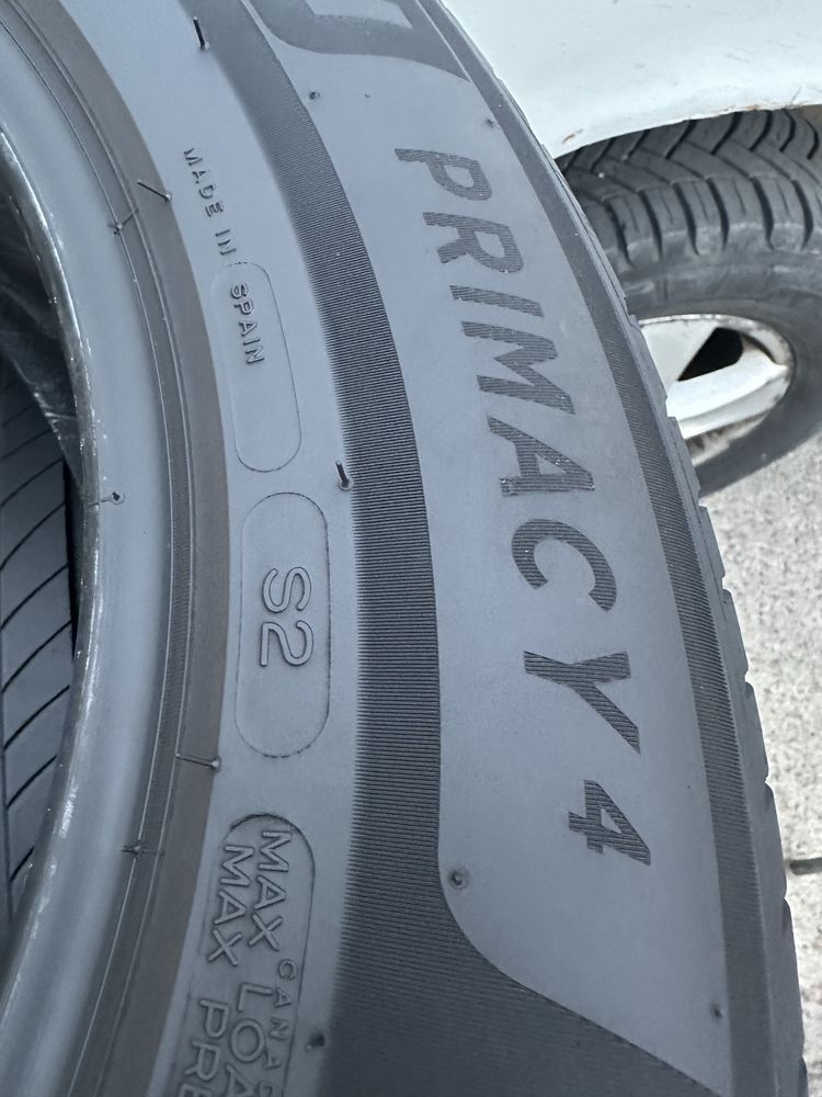 215/65/17 Michelin dot23