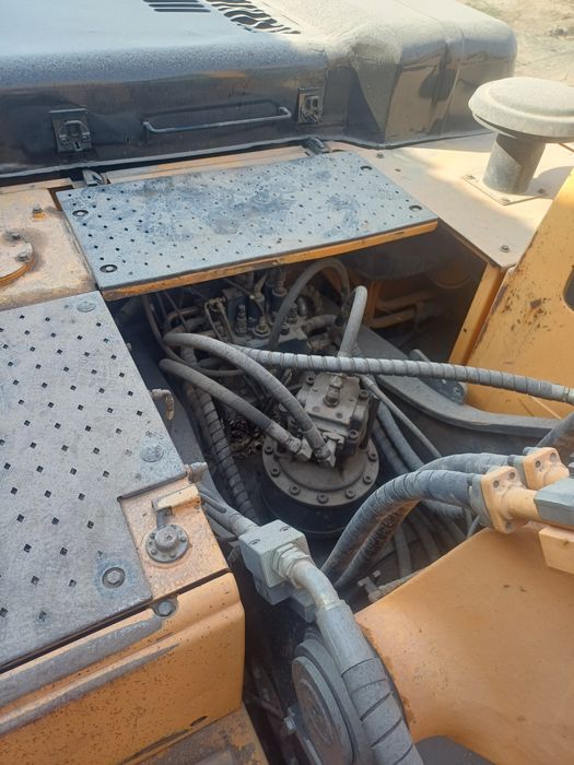 Ekskavator HYUNDAI 300 lc 2014