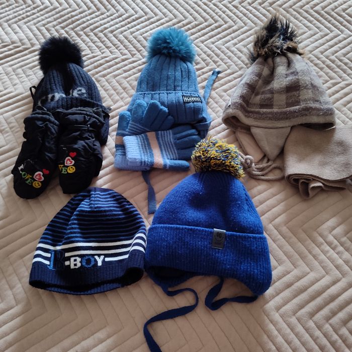Продам детские шапки на мальчика,на возраст 3-5 лет,б/у