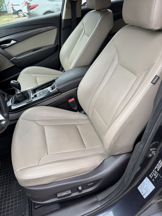 Interior full piele deosebit scaune fata incalzire memorii Hyundai i40
