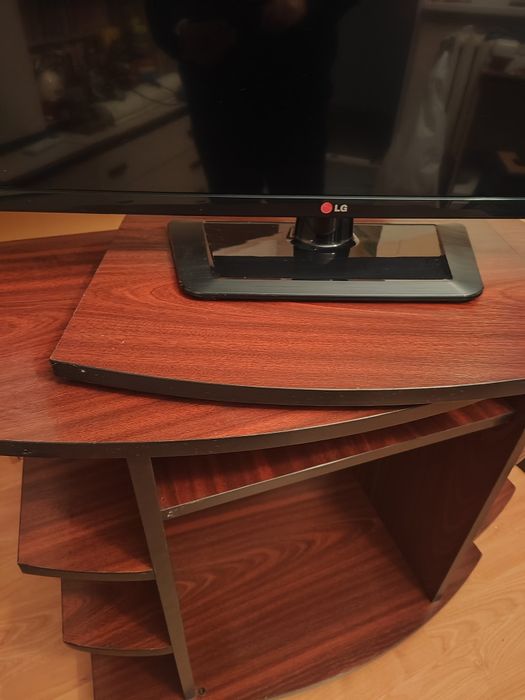 ТВ шкаф в цвят бордо