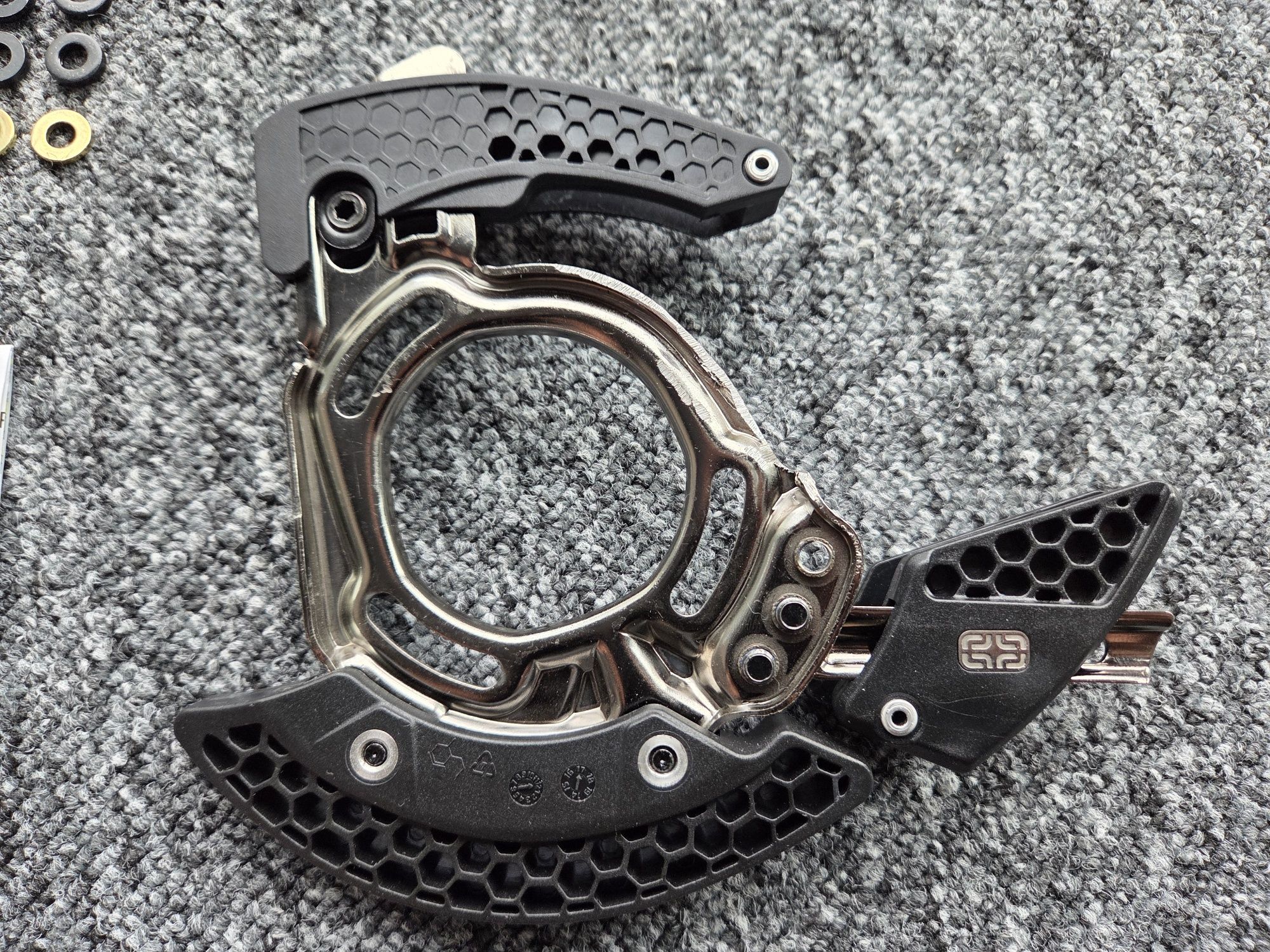 E-TЕ-hirteen LG1 Bash Guard and Chain Guide.