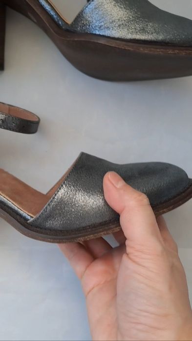 Pantofi noi gri metalizat Zara