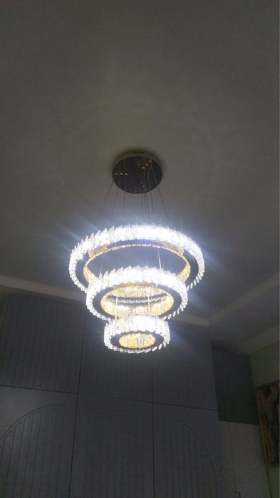 Продам люстру практический новая