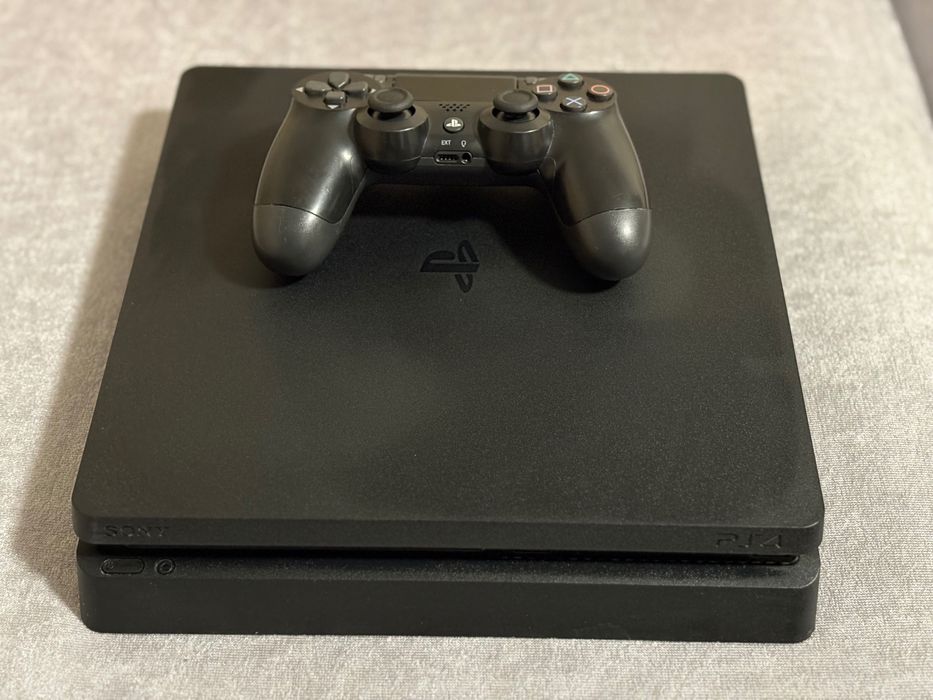Продавам PlayStation 4 Slim 500GB + Call of Duty