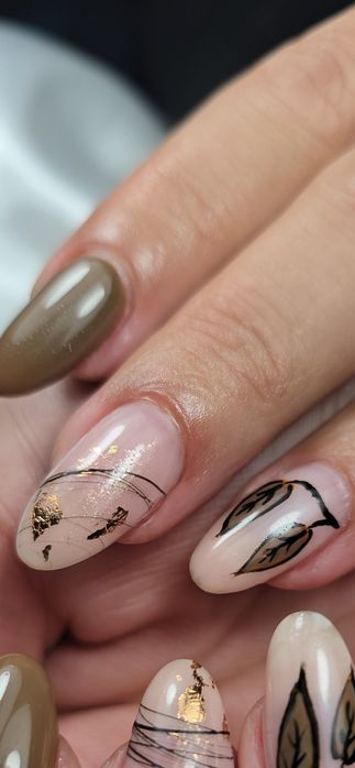 Коледна промоция: Маникюр + Парафинова терапия – празнична цена!