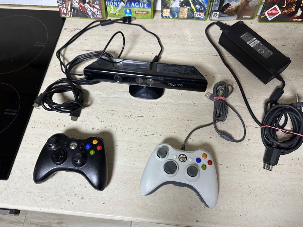 Xbox 360 cu doua manete si jocuri