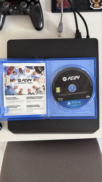 Vand PS4 Slim,cu FC 24 si God of War