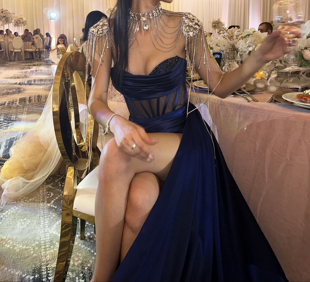 Официална рокля в синьо