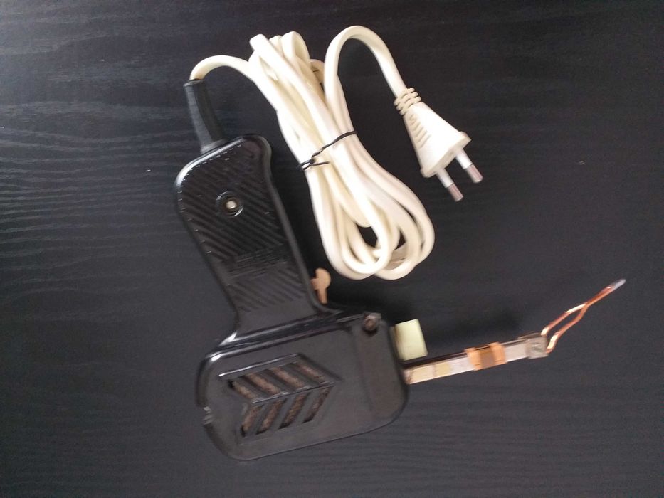 Pistol de lipit ROMANESC si unul BlackTools.Pret este la pachet.