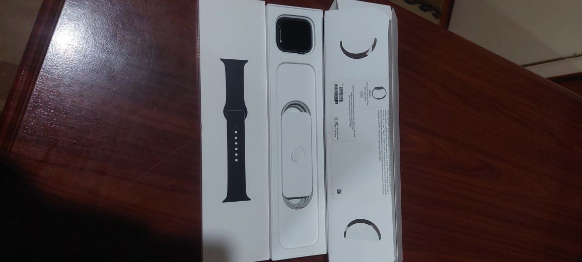Продаю Apple Watch 6 44mm Space Gray