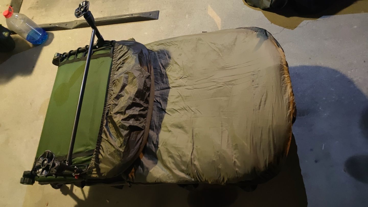 Pescuit Pat Decathlon Wildtrack+sac dormit Trakker Big Snooze+ Compact