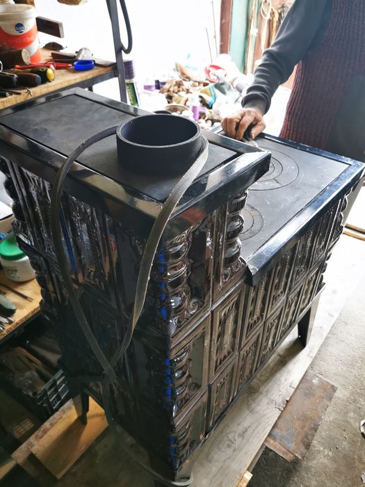 Soba teracota pe lemne, cu plita si cuptor de gatit, Aba, tip cizma,