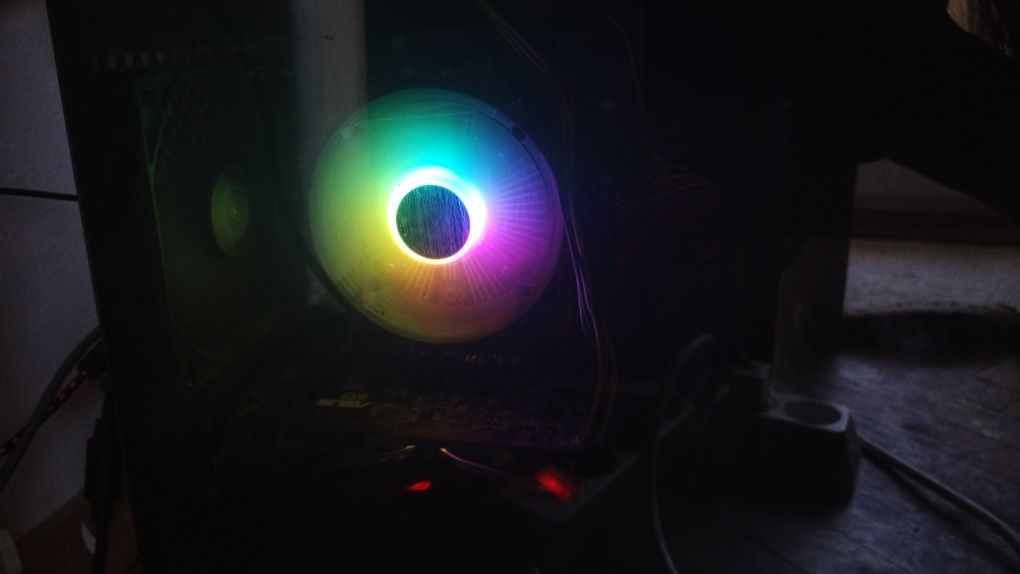 Компютър с RGB охлаждане + монитор | 8GB RAM | Без SSD | Тест/Преглед
