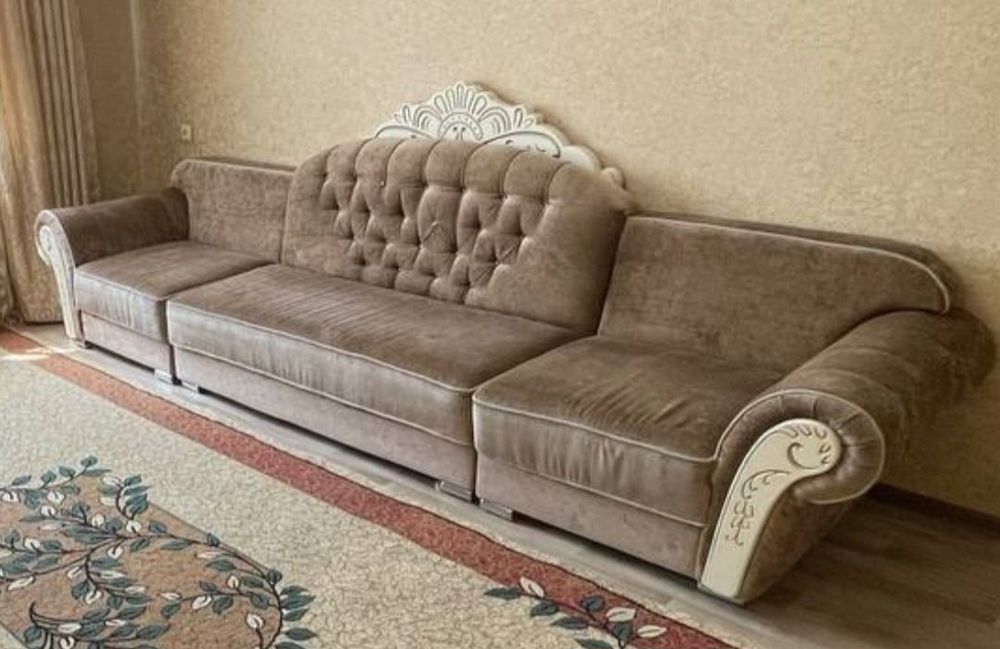 Диван в гостиную.