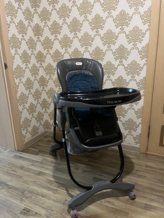 Стульчик для кормление в отличном состояний