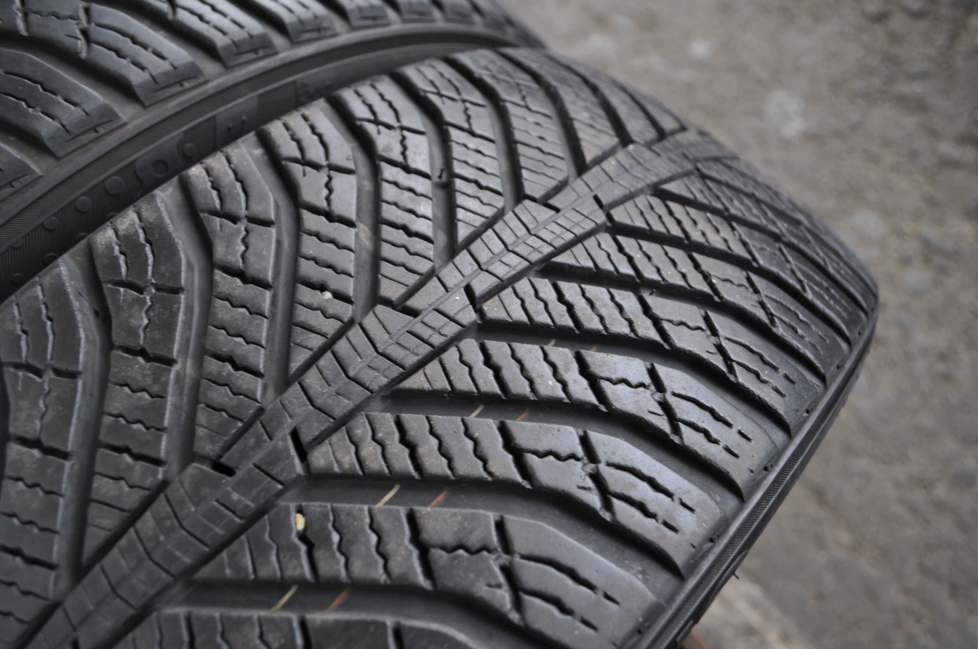 SET 2 Anvelope Iarna 225/45 R18 95V KUMHO Solus HA31 4 Seasons