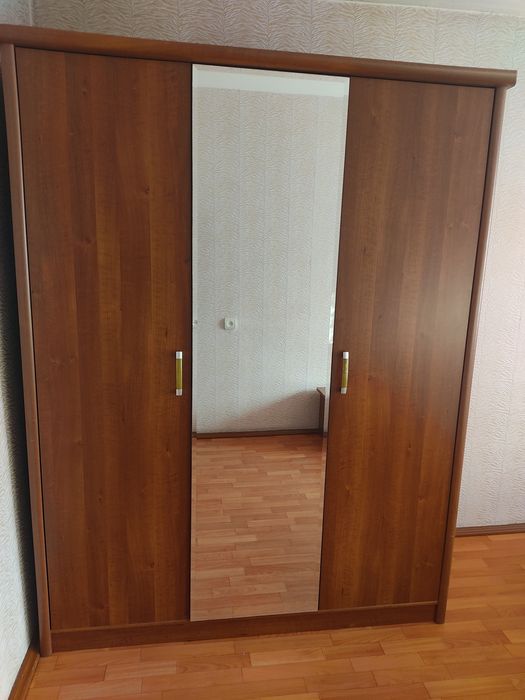 Продам спальный гарнитур