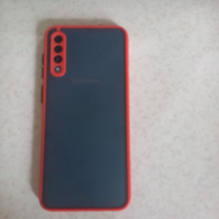 Срочно Продам телефон сломан экран!