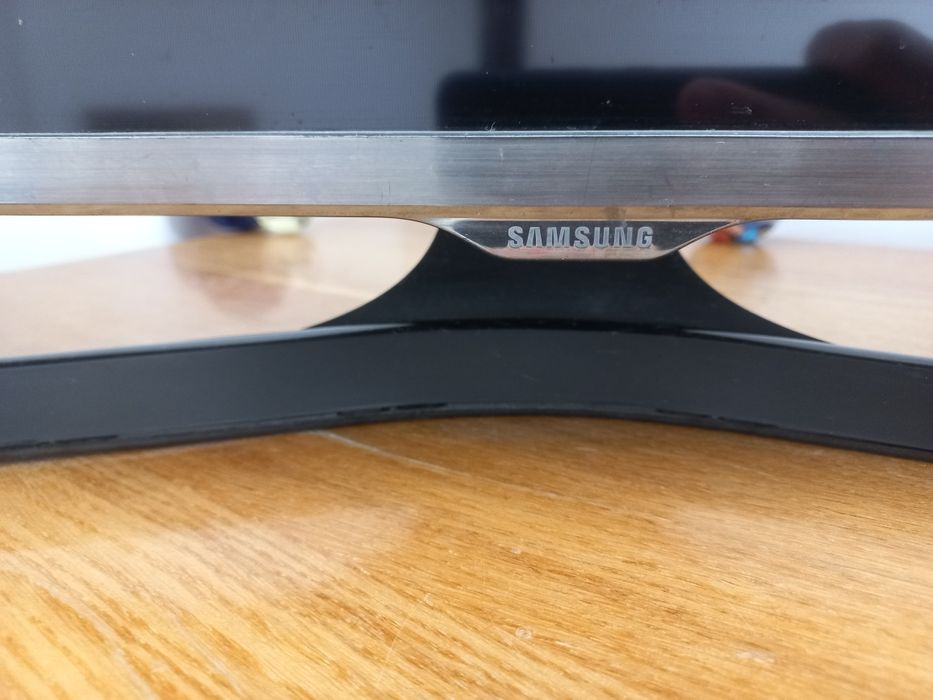 Samsung ekrani ketgan televizor sotiladi