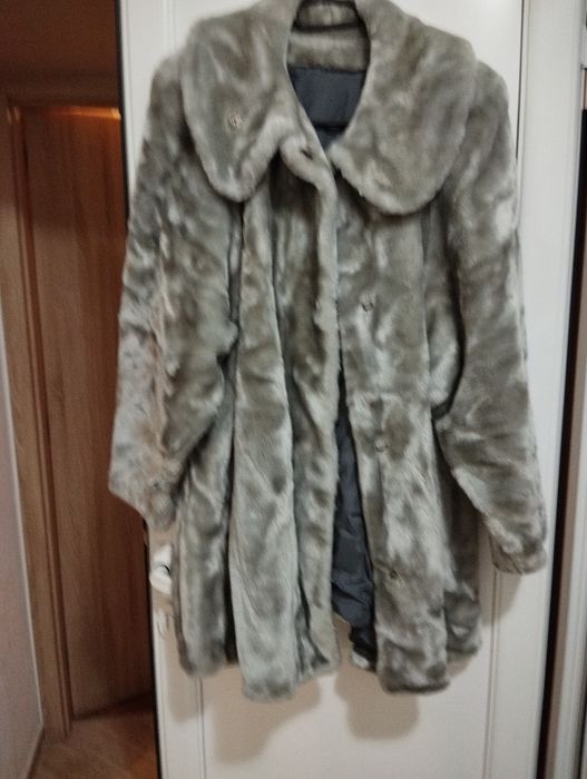 Продавам палто от еко кожа