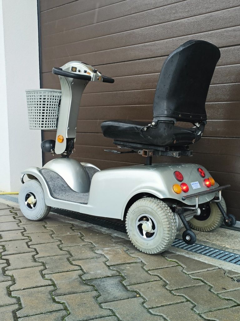 Scaun electric carut scuter tricicleta carucior dizabilitati handicap