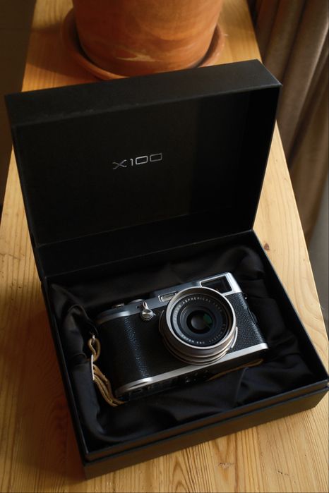 Продам редкий цифровой фотоаппарат Fujifilm X100 – 1e поклоение