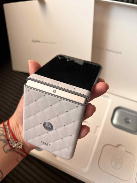Motorola RAZR 60 Swarovski crystals collaboration