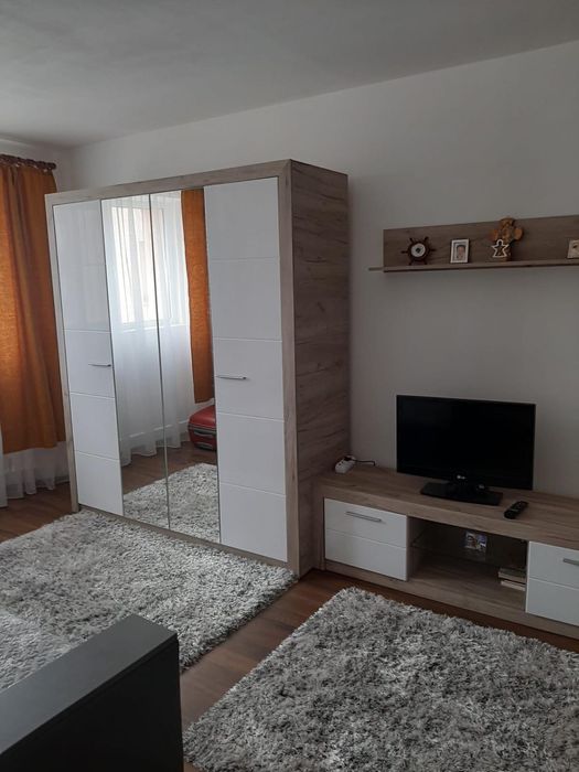 Inchiriez garsoniera Big