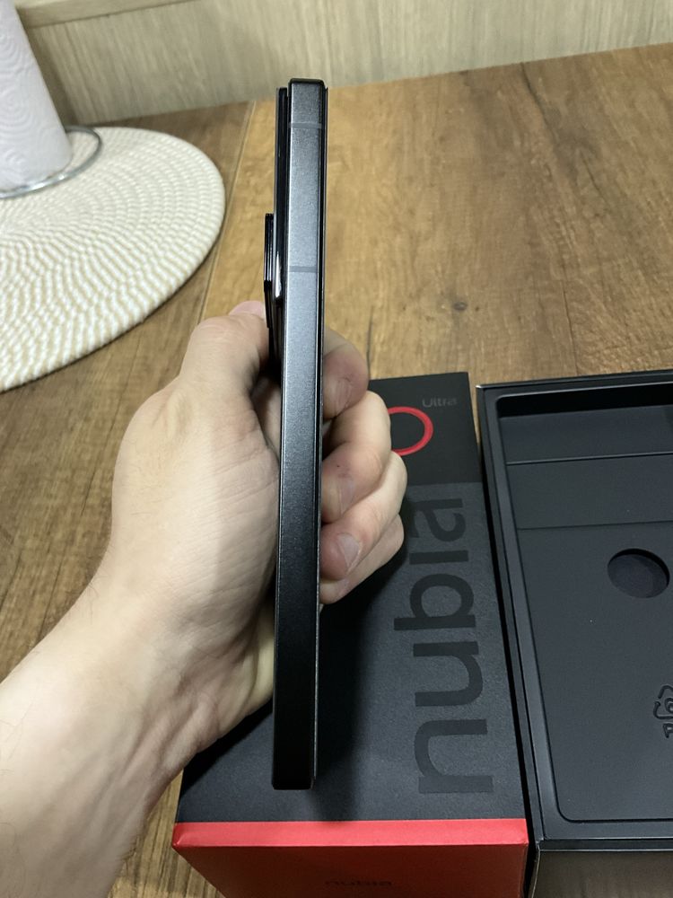 Продам аппарат марки ZTE Nubia z60 Ultra 16/512 Black