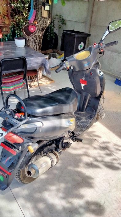 VÎND MOTO SCUTER ,,BAOTIAN,,întreținută la un preț de 900 lei .