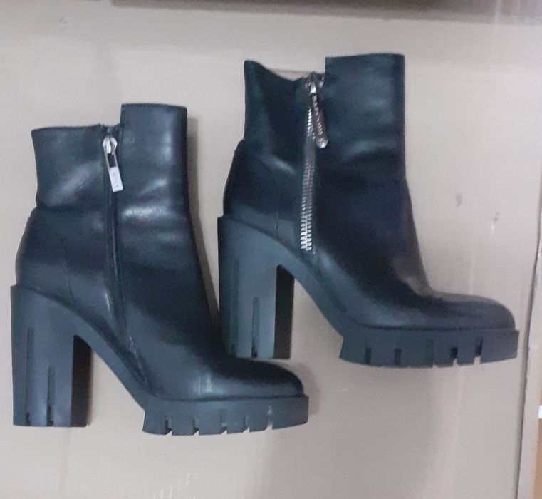 Продам сапоги весна-осень в очень хорошем состоянии,размер 37