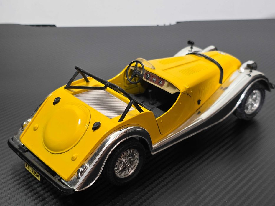 Macheta Auto 1/16 Polistil Morgan Plus 8