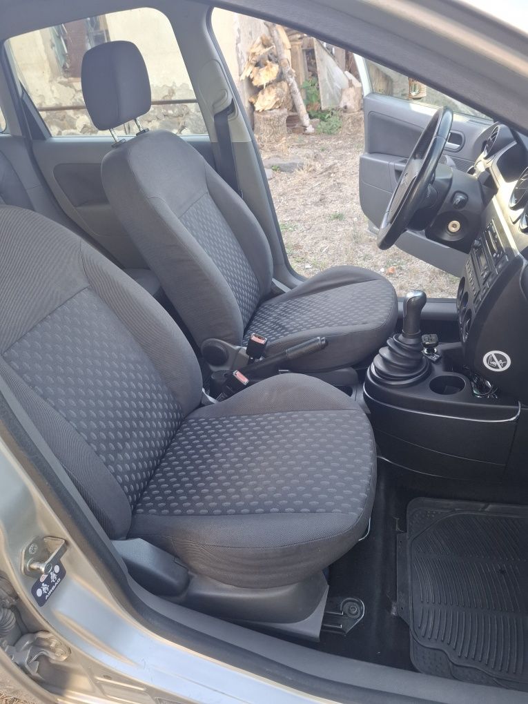 Ford Fiesta 2004 Бензин/ГАЗ (чисто нова бутилка)