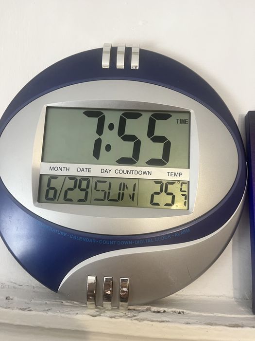 Продам электронные часы