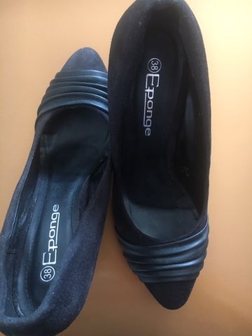 Vand pantofi din piele marca Esponge negri 35 lei