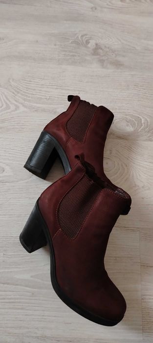 Botine din piele întoarsă