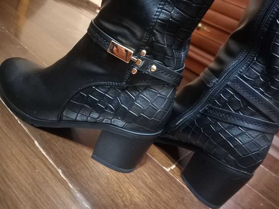 Сапоги демисезонные НОВЫЕ.