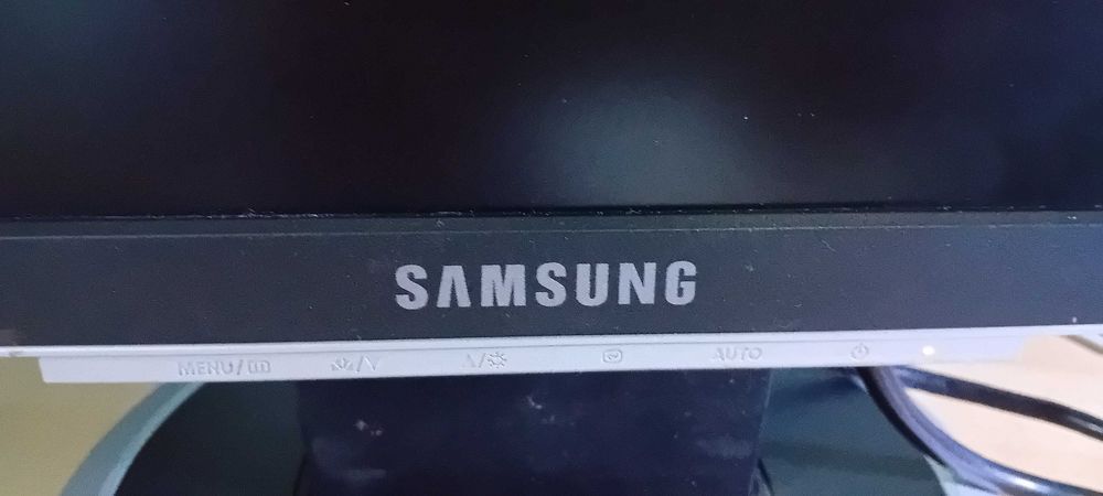 Vand monitor Samsung SyncMaster 930BF