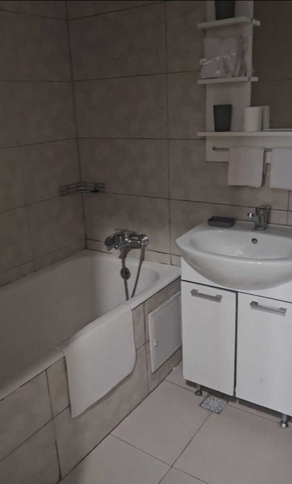 Ap. 2 camere mobilat, decomandat, 2min de metroul 1 Dec 1918, et1