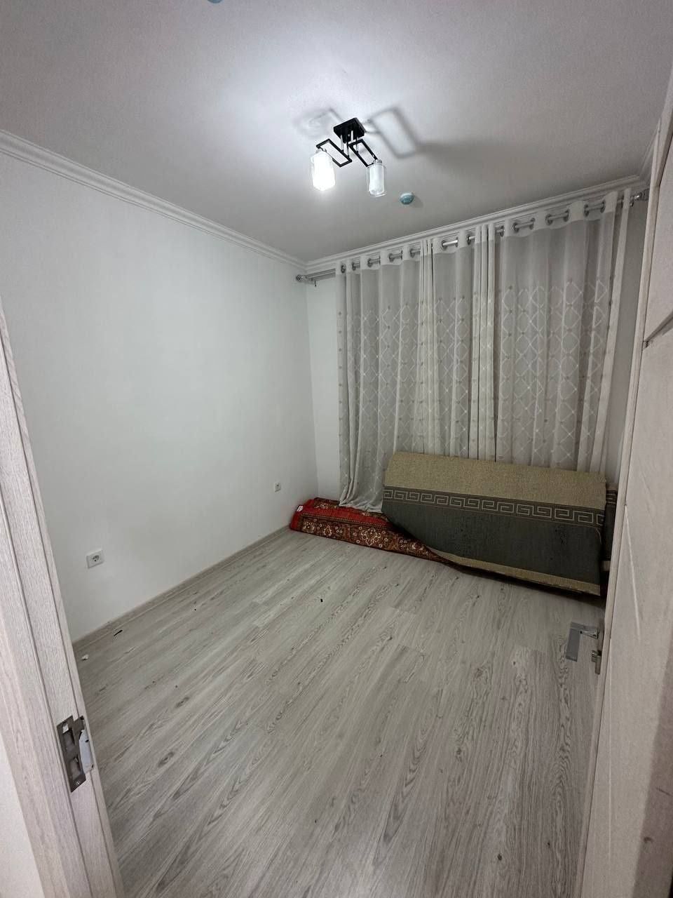 Yashnobod Olmos maxalla 3 xona 8 etaj 68kv