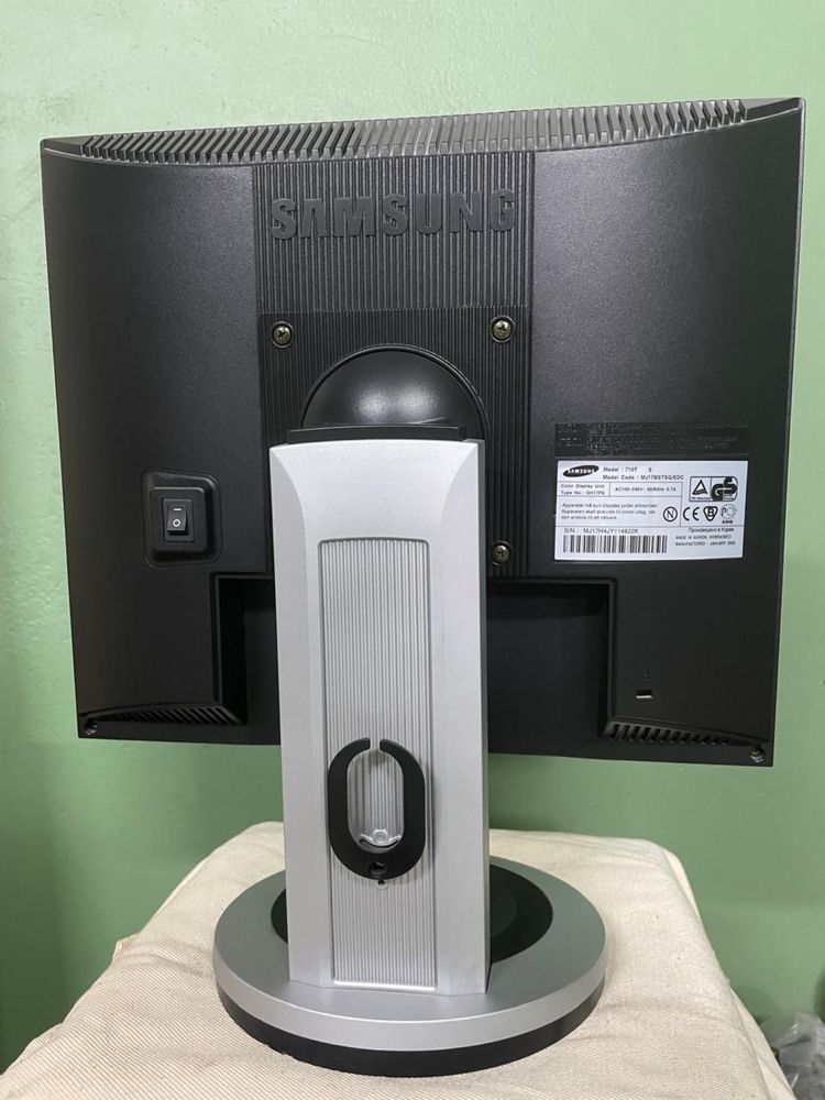 Продам монитор SAMSUNG   Sync master 710 T