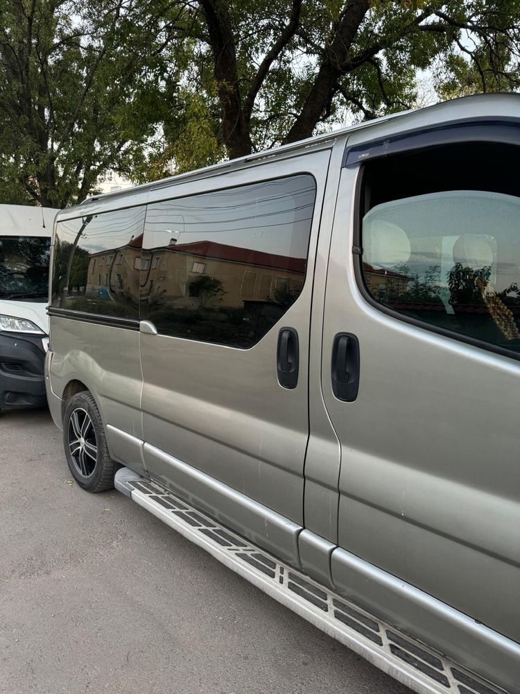 Opel vivaro (пътнически бус за продажба-2010г)