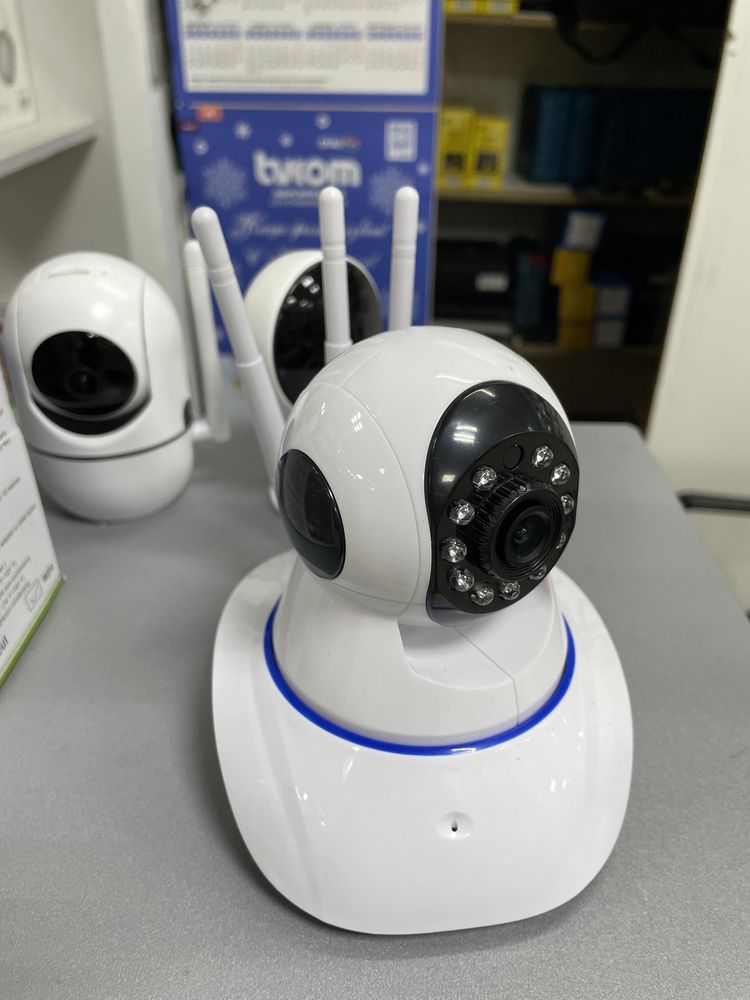WiFi камера видеонаблюдения поворотная 360 внутренная