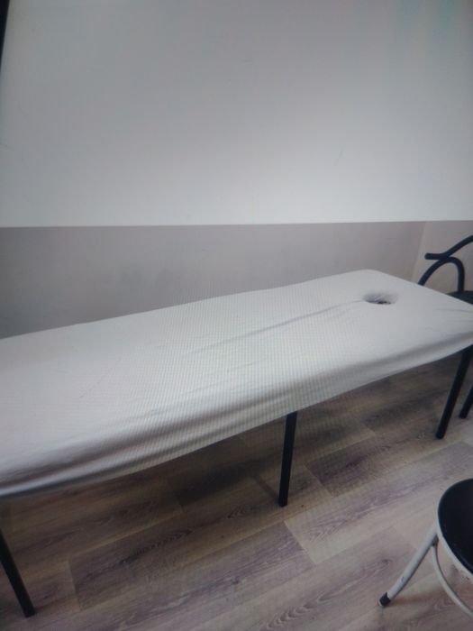 Продам медицинскую кушетку советского образца крепкая лёгкая в нормаль