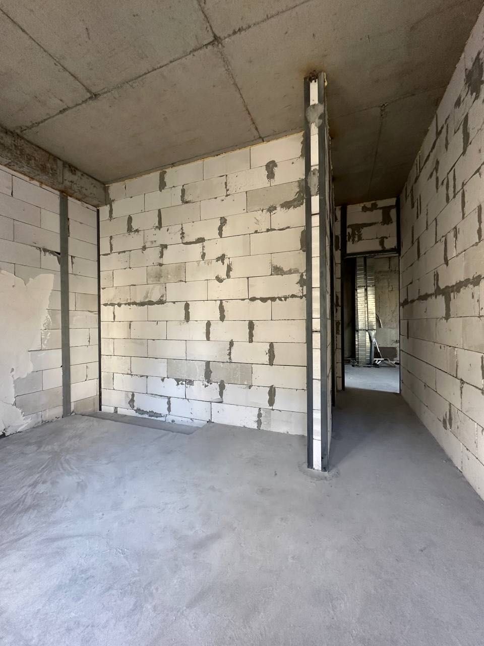 Mirabad Avenue Продается 3 комнатная коробка Гостиница Россия